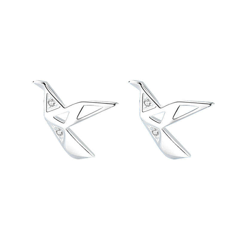 Bông tai bạc cao cấp hạc giấy độc đáo, mang vẻ đẹp nhẹ nhàng, tinh tế và ý nghĩa, là món quà hoàn hảo cho nàng yêu thương