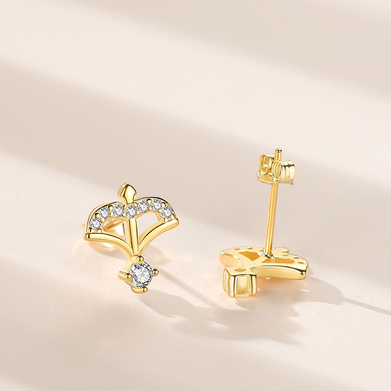 Bông tai bạc đẹp kiểu cung Cupid đính đá lấp lánh, tinh tế và thanh lịch, phù hợp làm quà tặng ngày đặc biệt như Valentine, 8/3