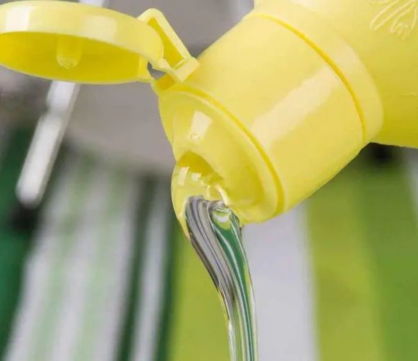 Làm sáng bạc bằng nước rửa chén