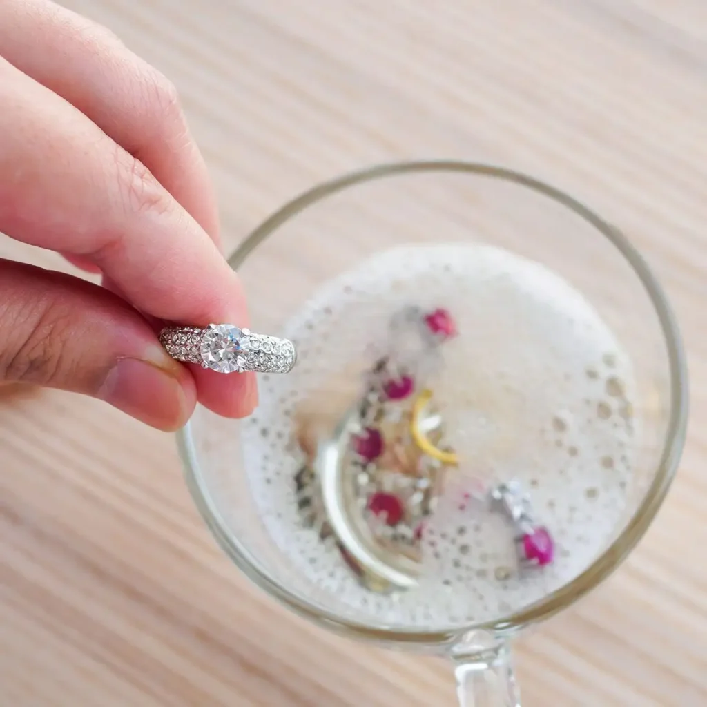 làm sáng trang sức bạc tại nhà