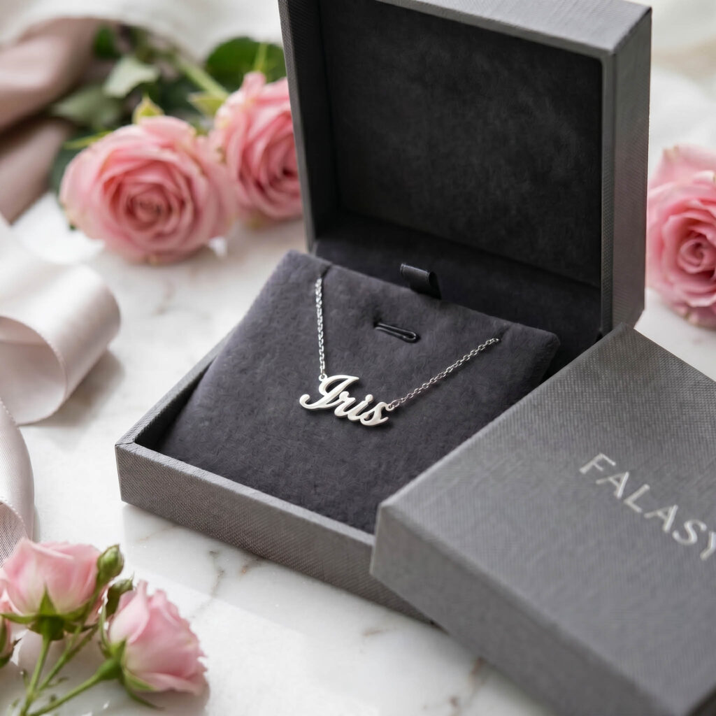 Dây chuyền khắc tên nữ là Iris